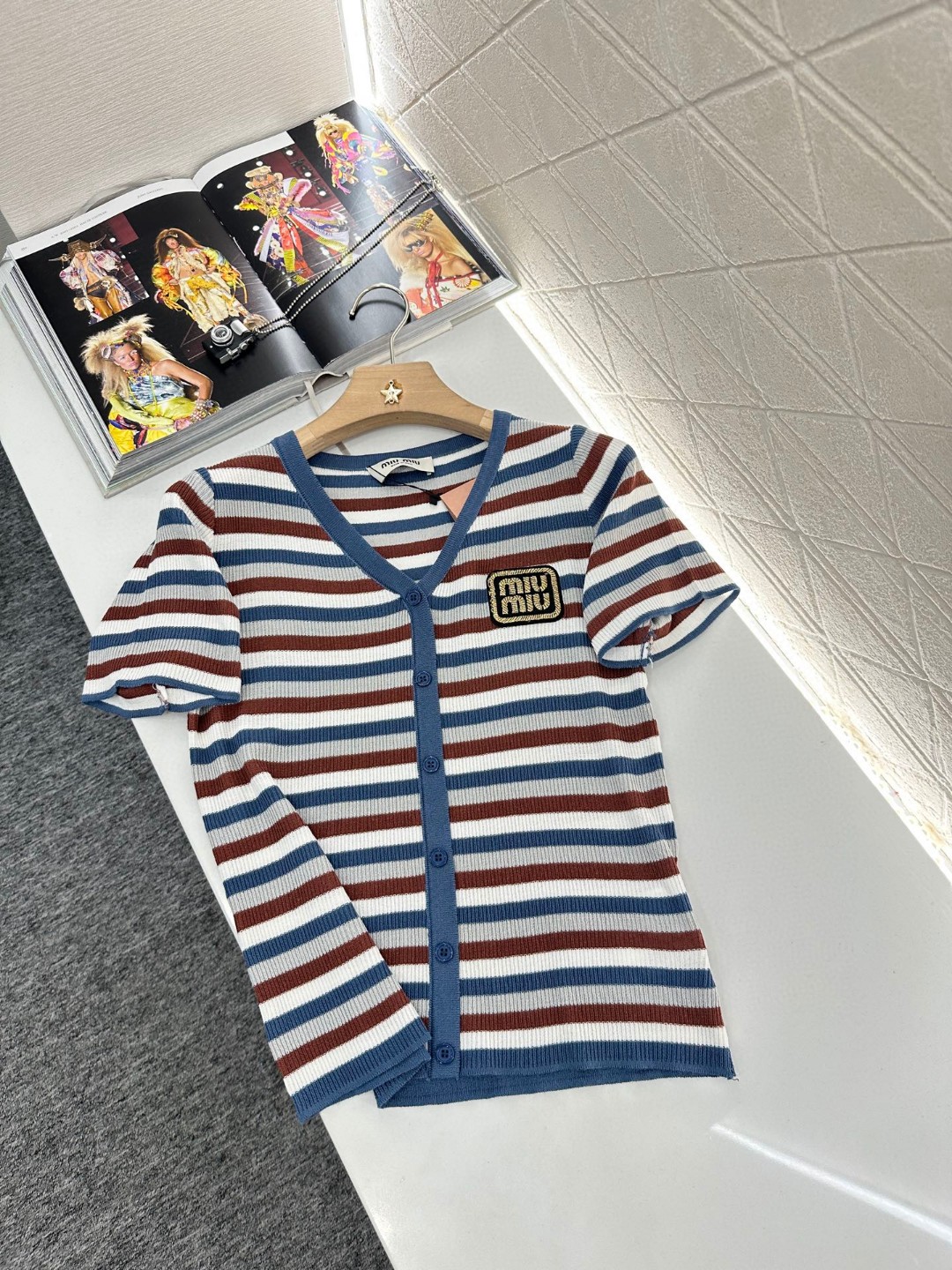 2025早秋新品 女性ミュウミュウ トップス Tシャツ