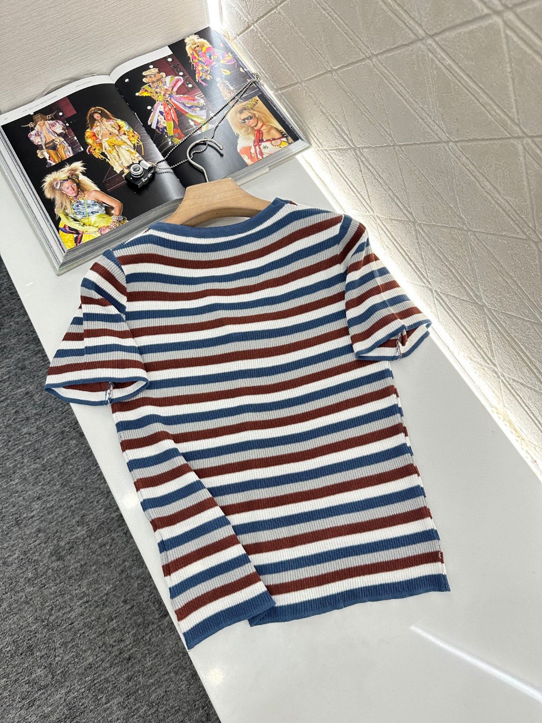 2025早秋新品 女性ミュウミュウ トップス Tシャツ