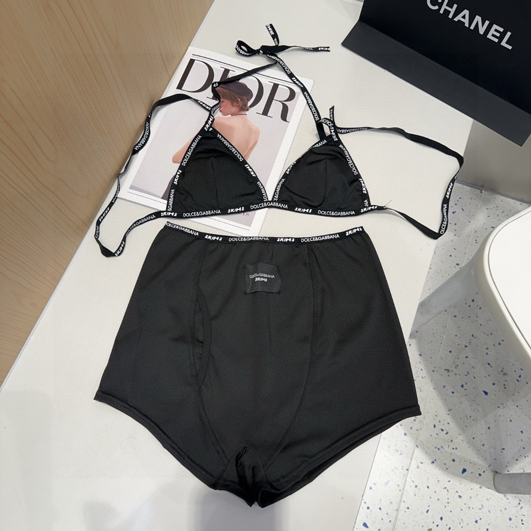 芸能人愛用 ドルチェ&ガッバーナ 女性必見の水着 ビキニ 2506