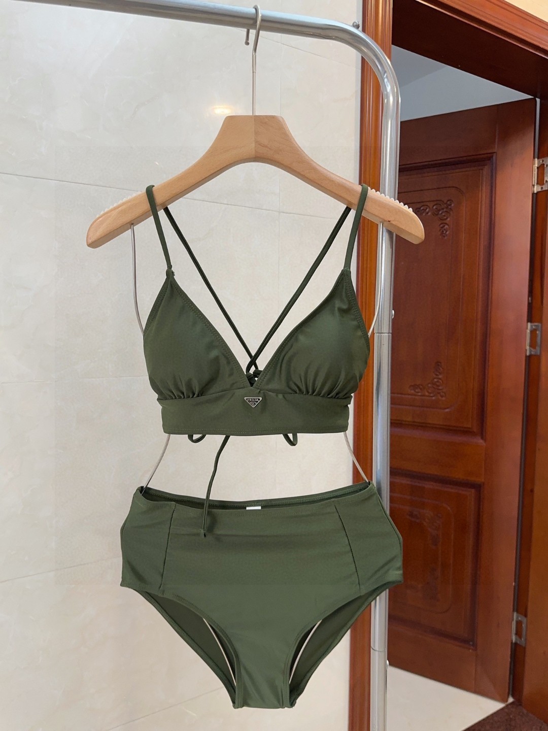 芸能人愛用 プラダ 女性必見の水着 ビキニ 2506BKJ95-PA