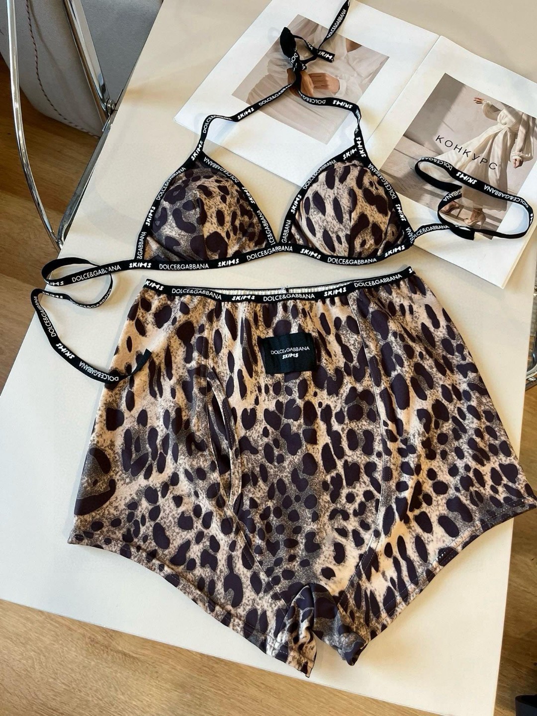 芸能人愛用 ドルチェ&ガッバーナ 女性必見の水着 ビキニ 2506