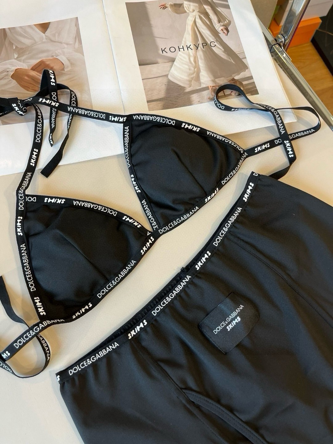 芸能人愛用 ドルチェ&ガッバーナ 女性必見の水着 ビキニ 2506