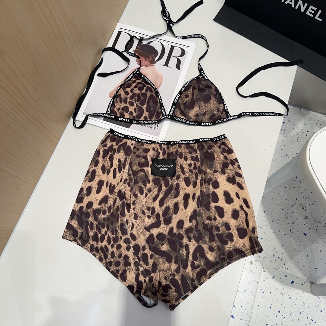 芸能人愛用 ドルチェ&ガッバーナ 女性必見の水着 ビキニ 2506