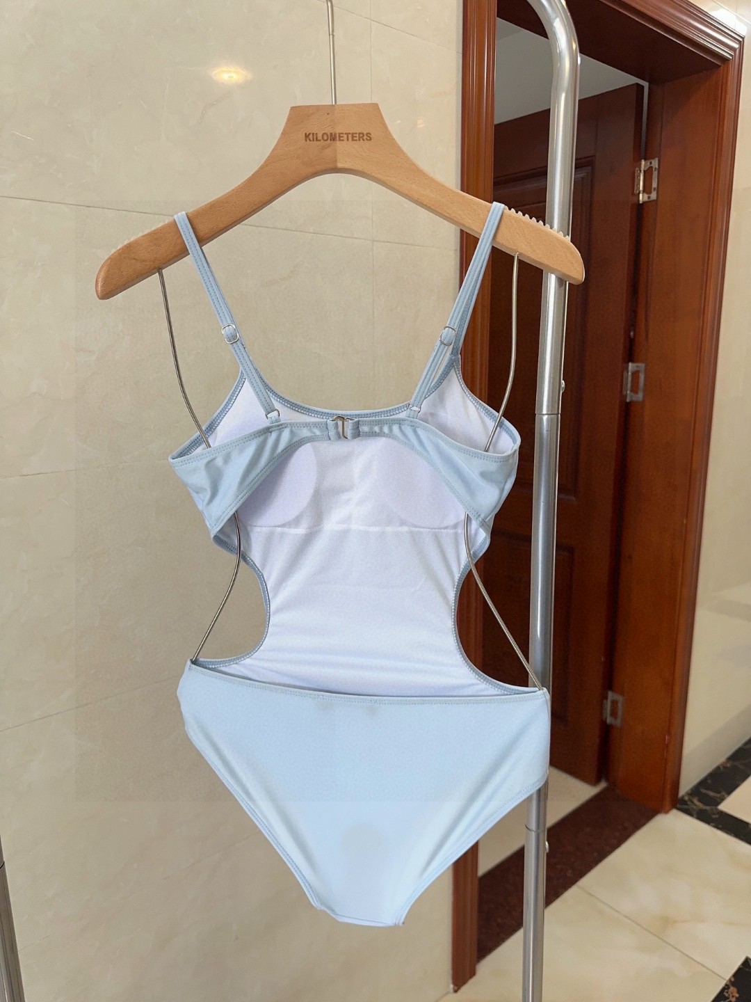 芸能人愛用 ミュウミュウ 女性必見の水着 ビキニ 2506