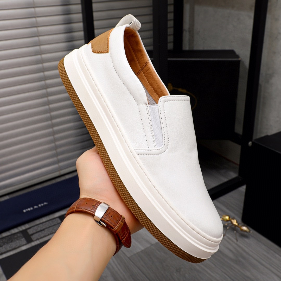 新品 靴 プラダ ローファー/フラットシューズ メンズ