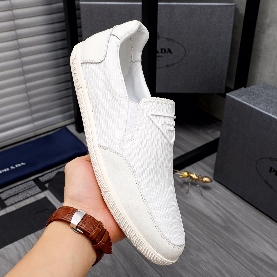 新品 靴 プラダ ローファー/フラットシューズ メンズ