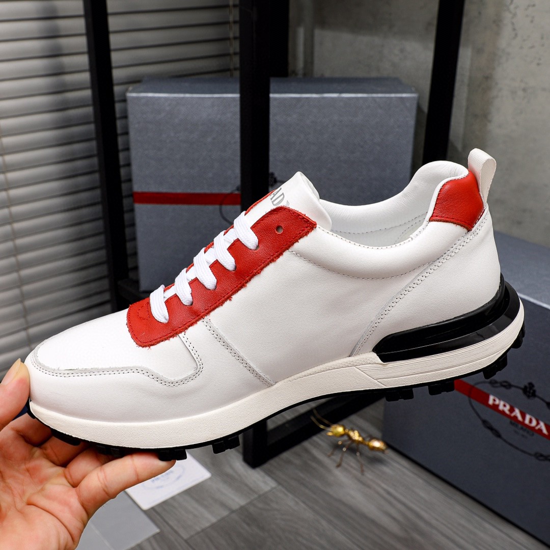 新品 靴 プラダ スニーカー/レースアップ  メンズ