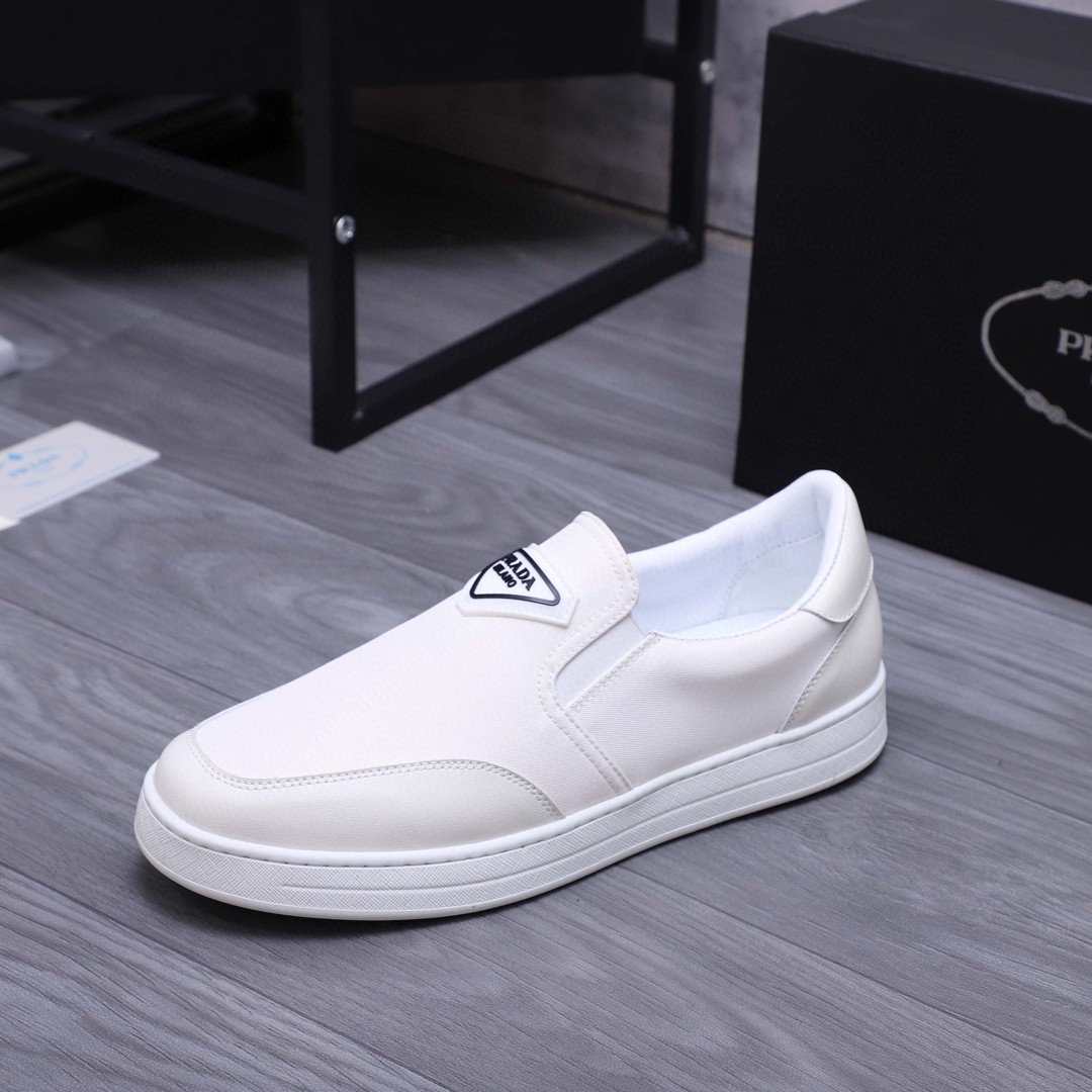 新品 靴 プラダ ローファー/フラットシューズ メンズ
