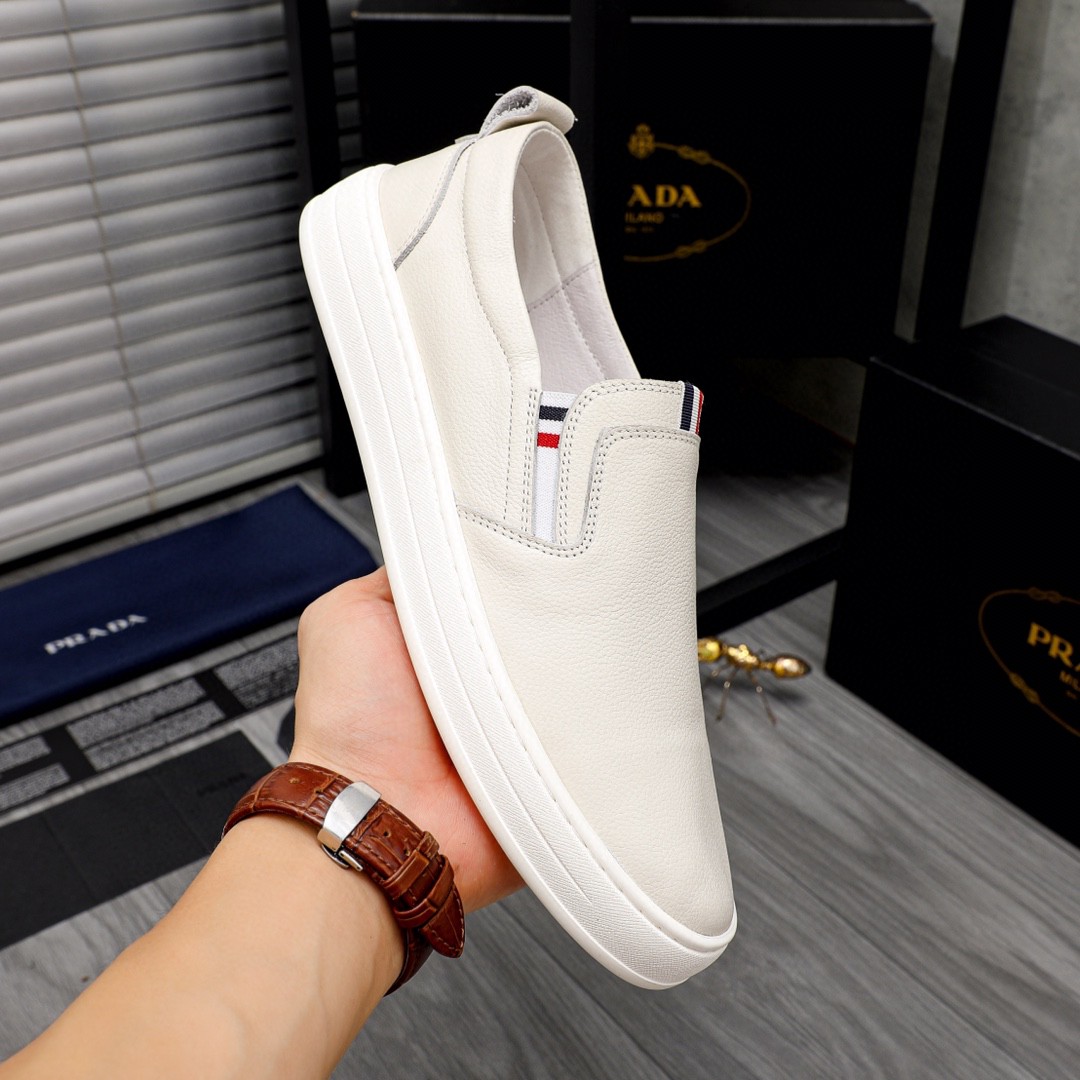 新品 靴 プラダ ローファー/フラットシューズ メンズ