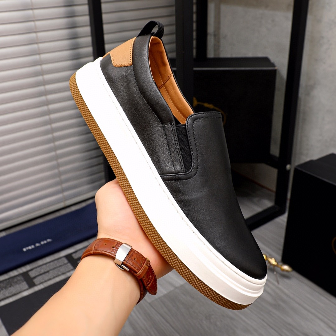 新品 靴 プラダ ローファー/フラットシューズ メンズ