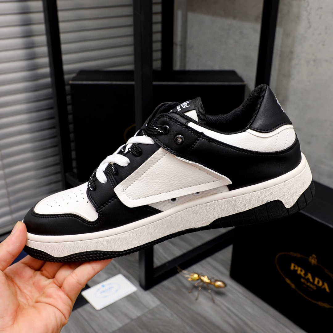 新品 靴 プラダ スニーカー/レースアップ メンズ