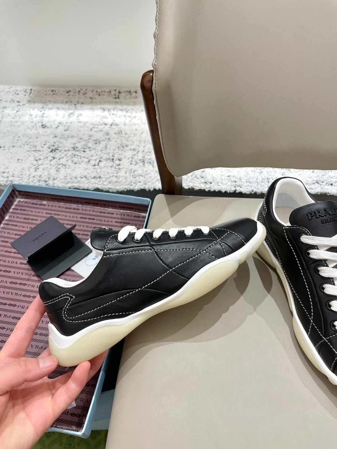 新品 靴 プラダ スニーカー/レースアップ レディース?