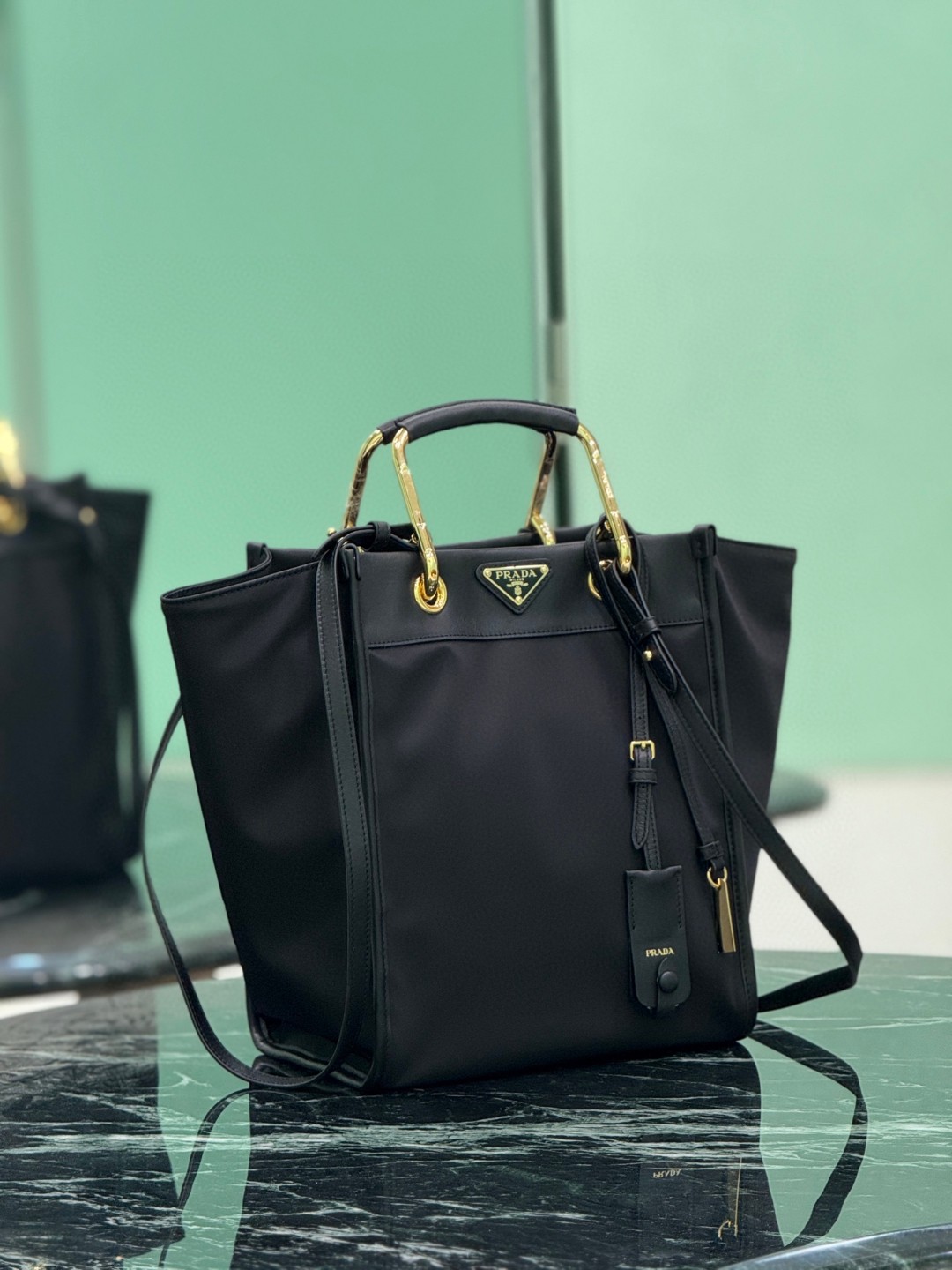 鞄 プラダ バッグ Re-Nylon トートバッグ