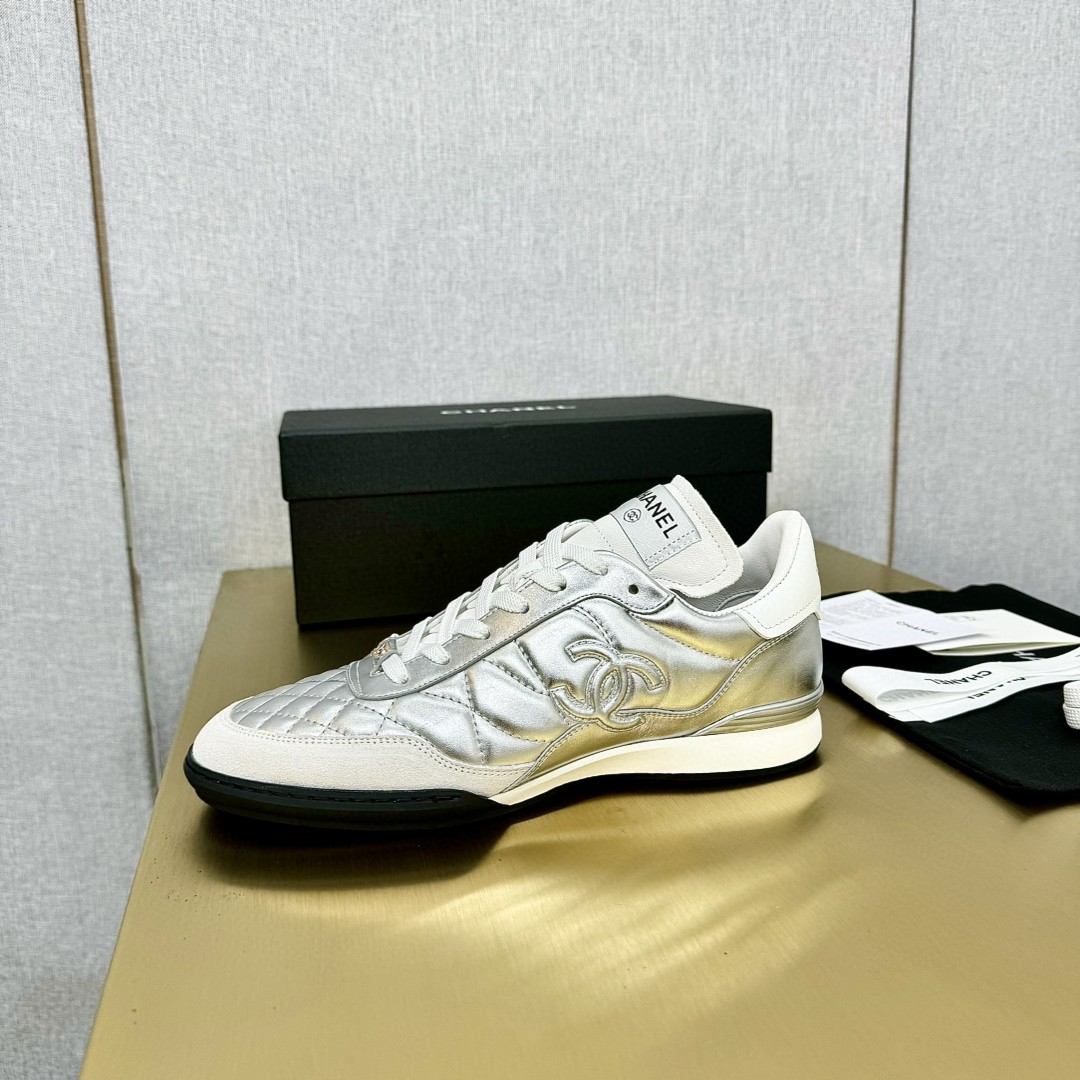 新品 シャネル スニーカー/レースアップ レディース