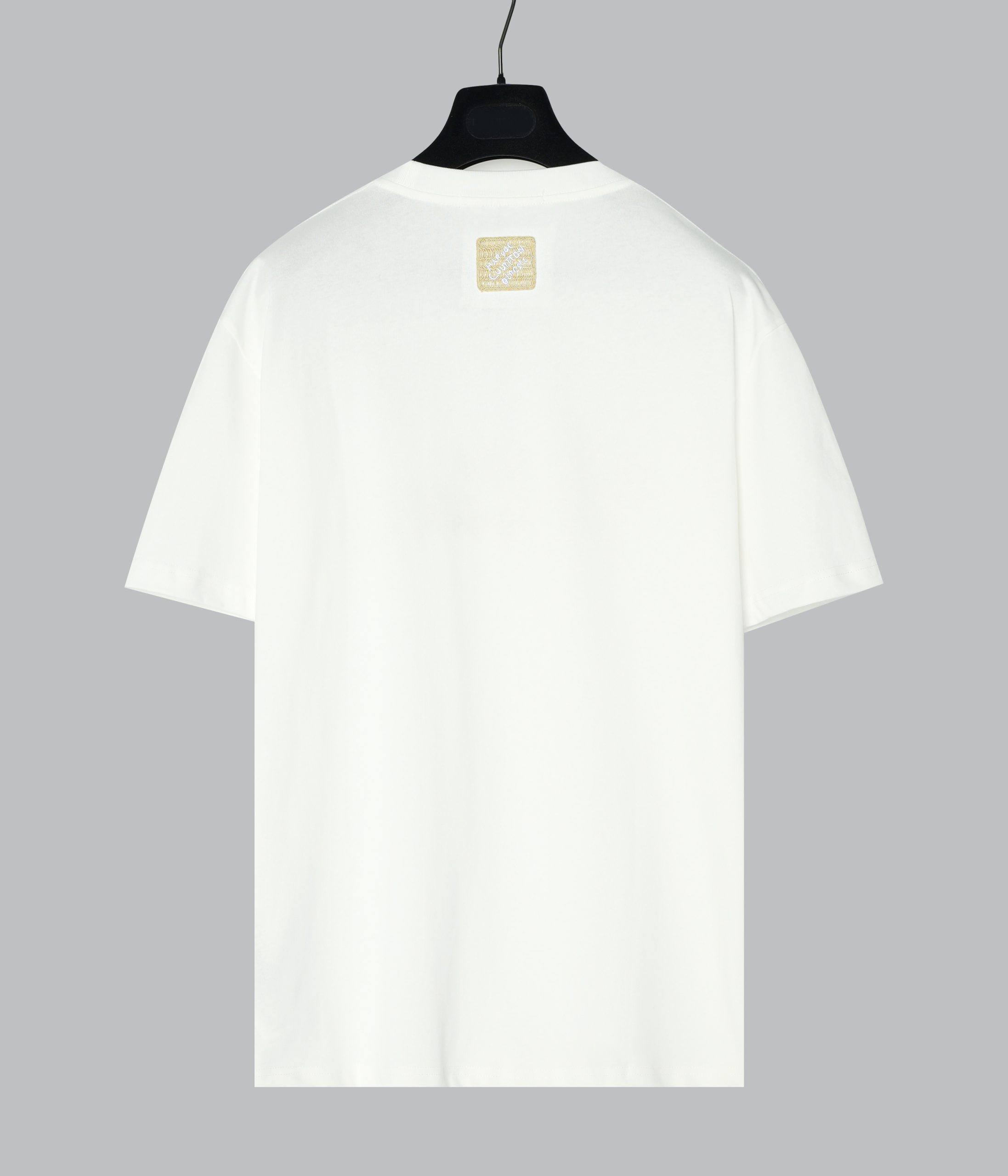 【ルイヴィトン】280g高密度コットンTシャツ|ラフィア風刺繍&背面タグで彩るリゾートエレガンス 2506
