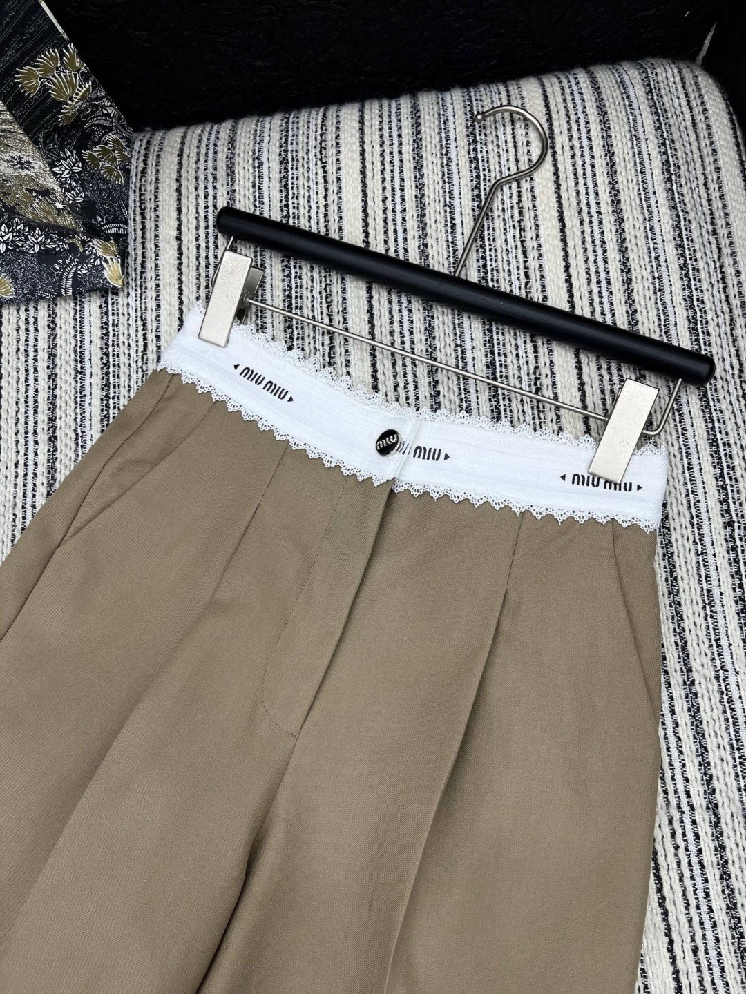 夏新品入荷 女性ミュウミュウ ボトムス 短いズボン ?