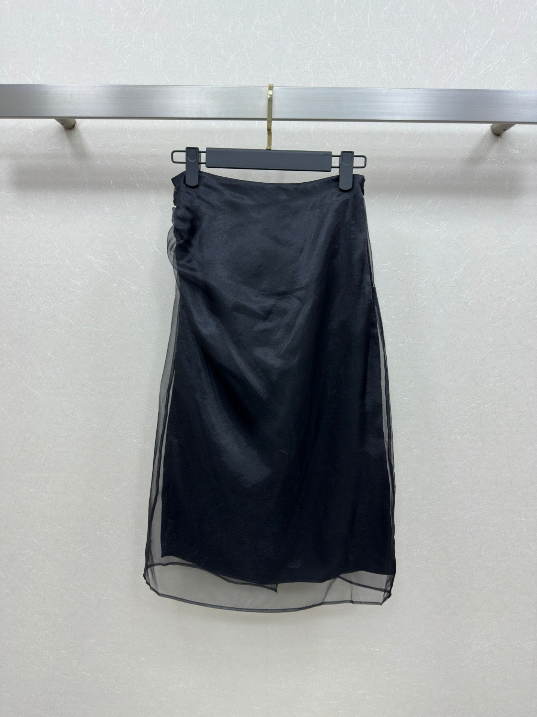 夏新品入荷 女性プラダ 着痩せ安心のスカート ?