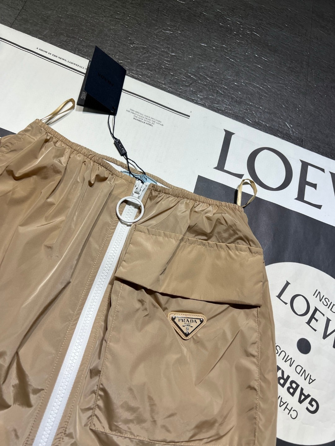 夏新品入荷 女性プラダ 着痩せ安心のスカート ?