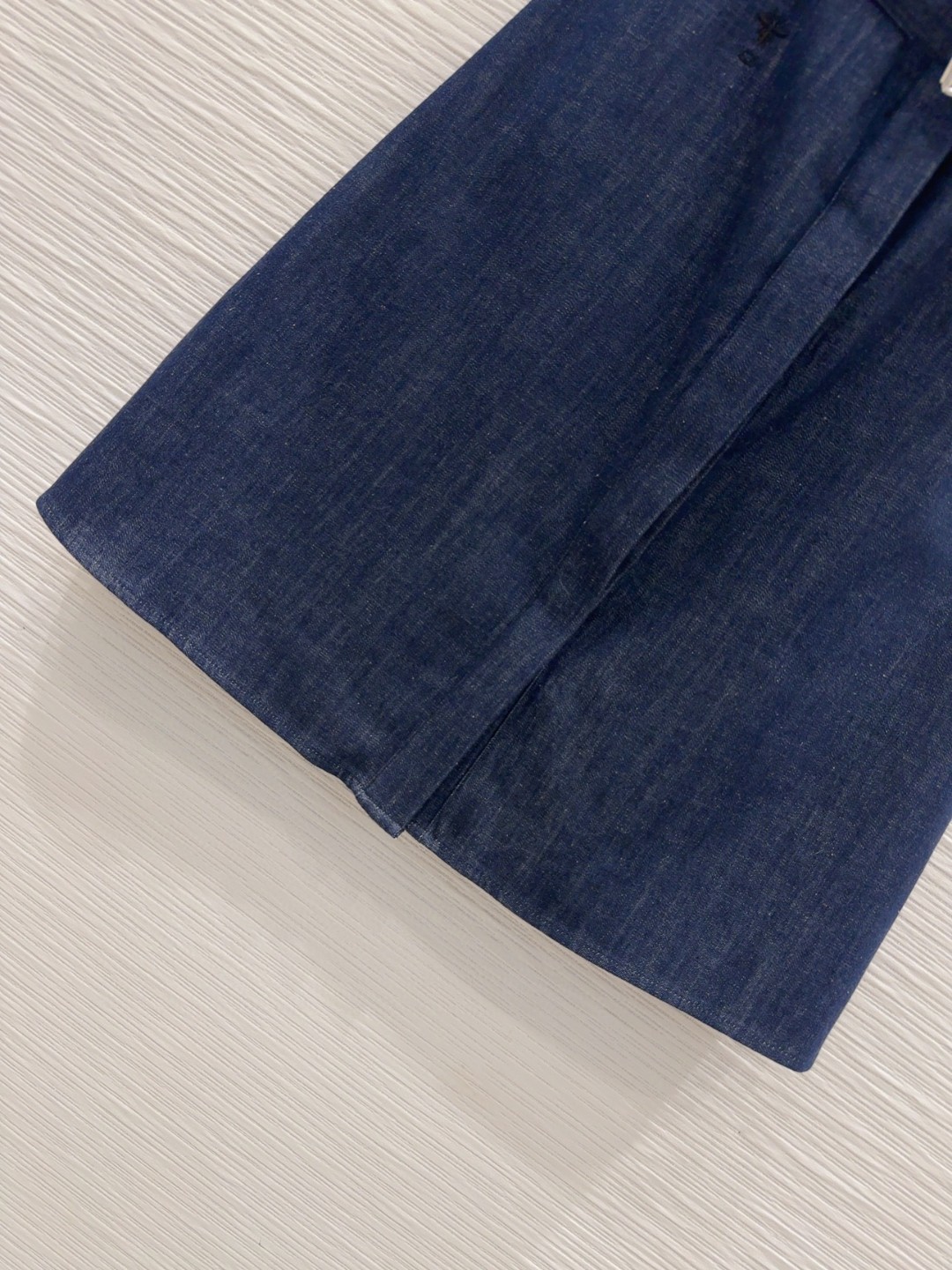 夏新品入荷 女性クリスチャンディオール 着痩せ安心のスカート