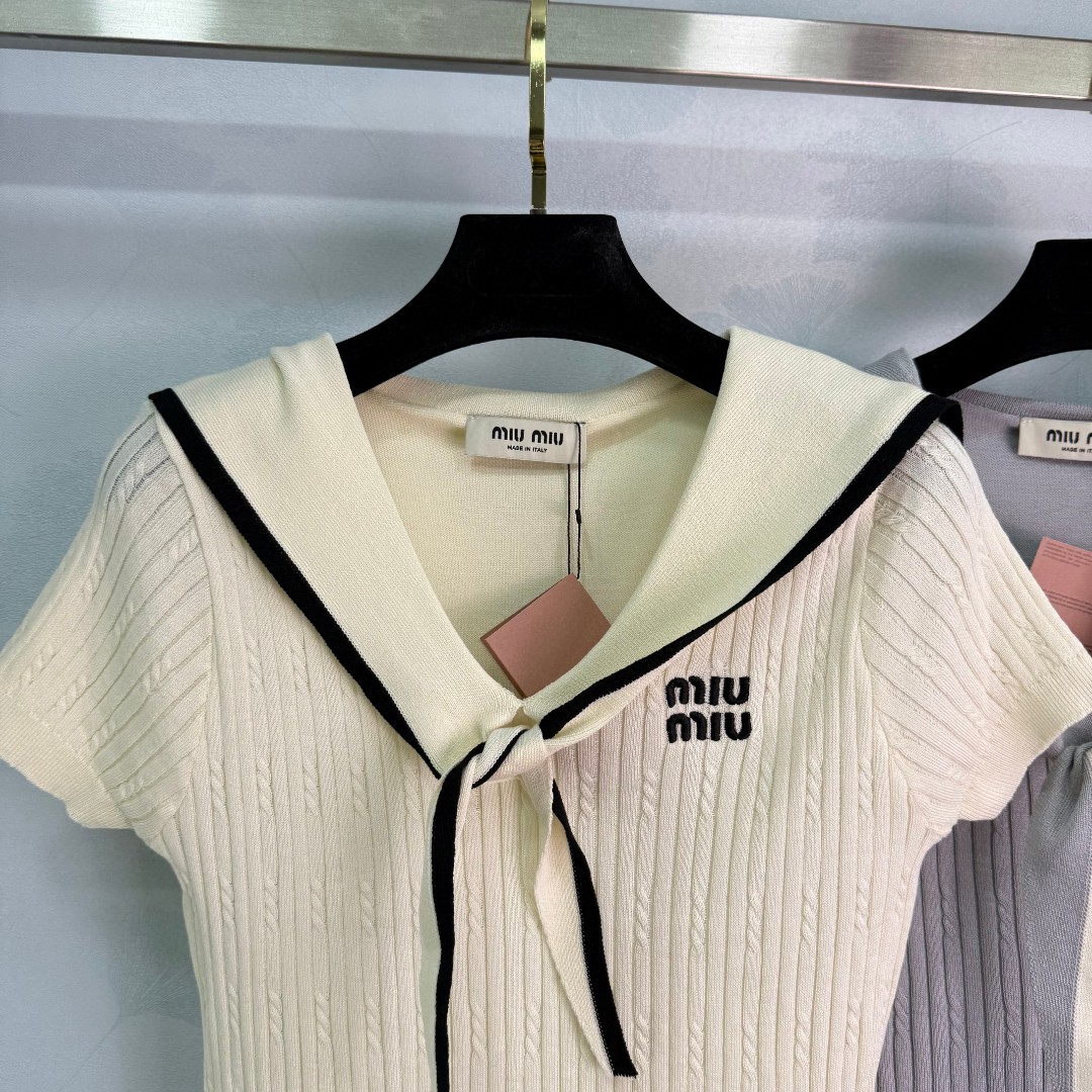 夏新品入荷 女性ミュウミュウ トップス Tシャツ