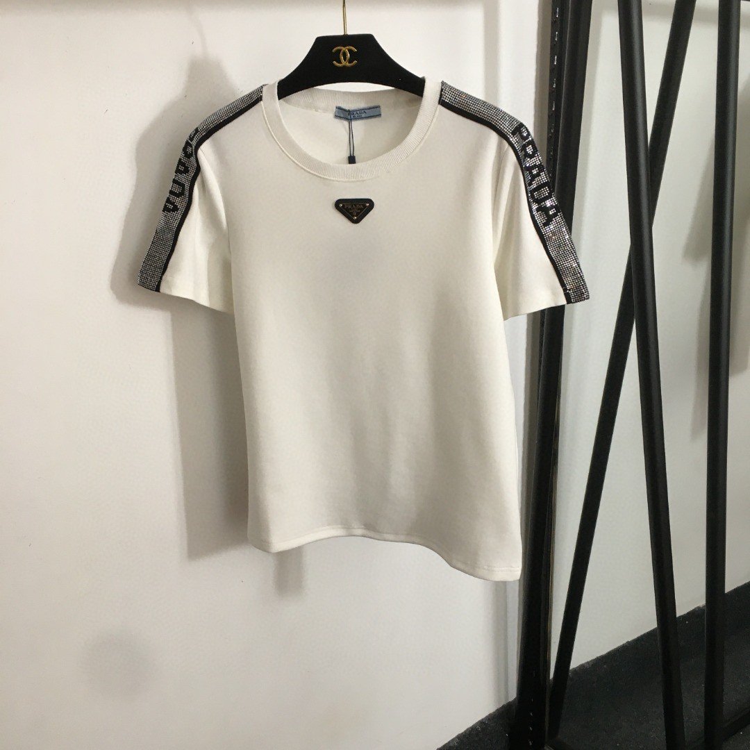 夏新品入荷 女性プラダ セットアップ ?