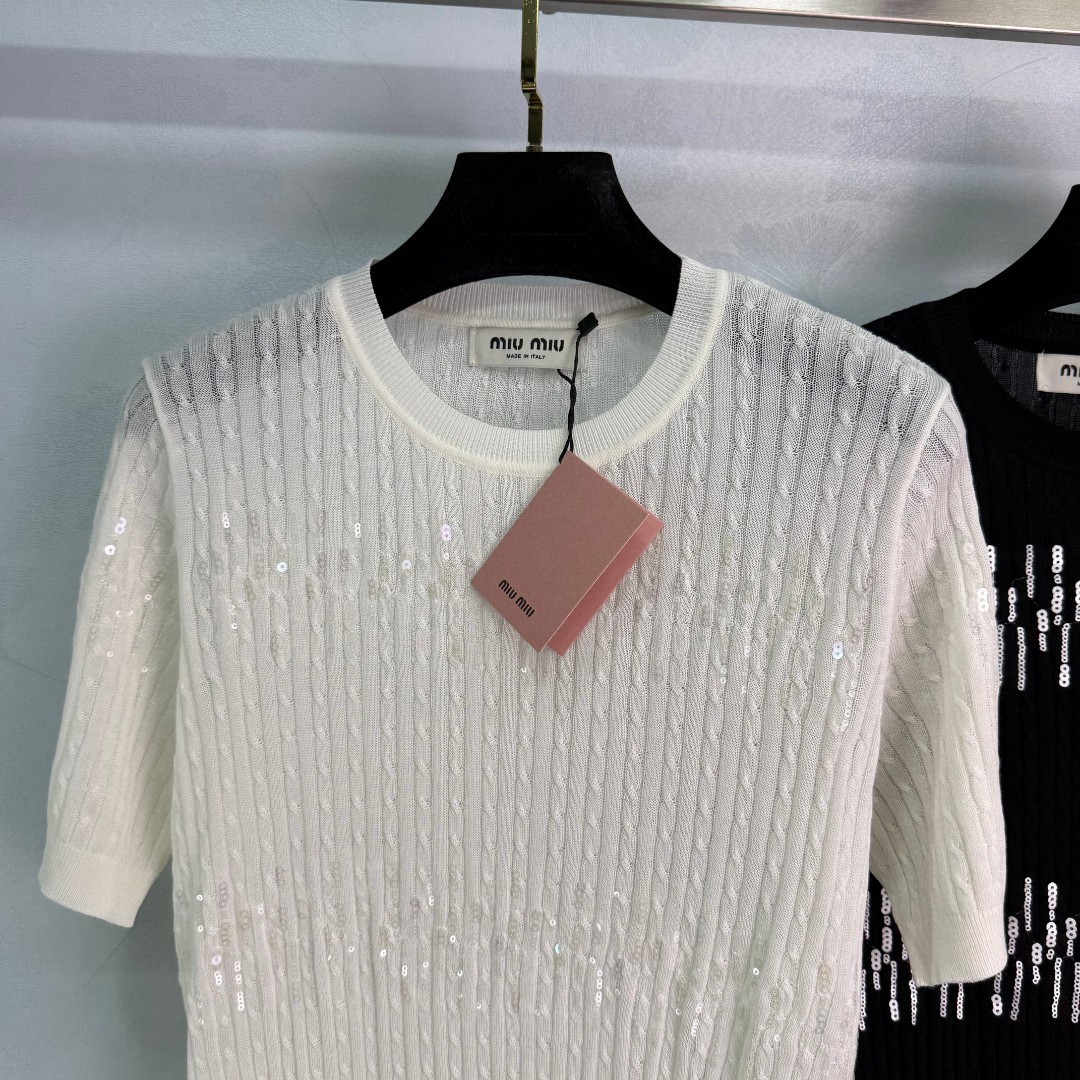 夏新品入荷 女性ミュウミュウ トップス Tシャツ