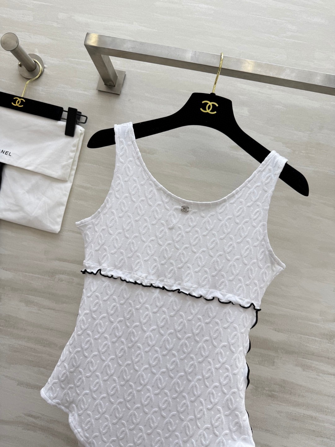 夏新品入荷 女性シャネル ワンピース水着?