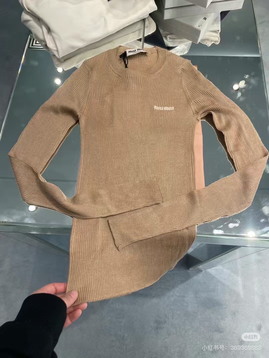 夏新品入荷 女性ミュウミュウ トップス?
