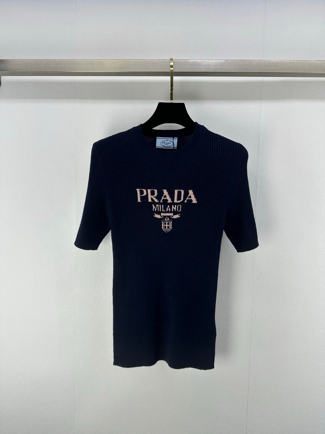 夏新品入荷 女性プラダ トップス Tシャツ