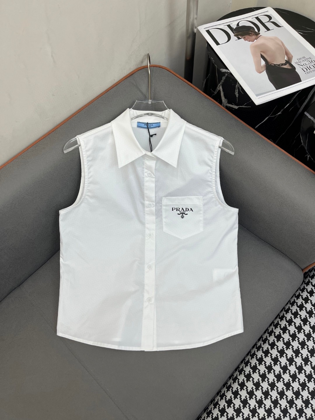 夏新品入荷 女性プラダ 着ワイシャツ??