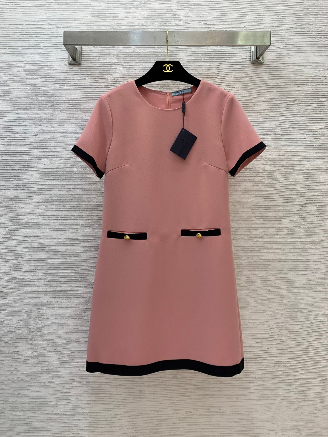 夏新品入荷 女性プラダ 着痩せ安心のスカート ?