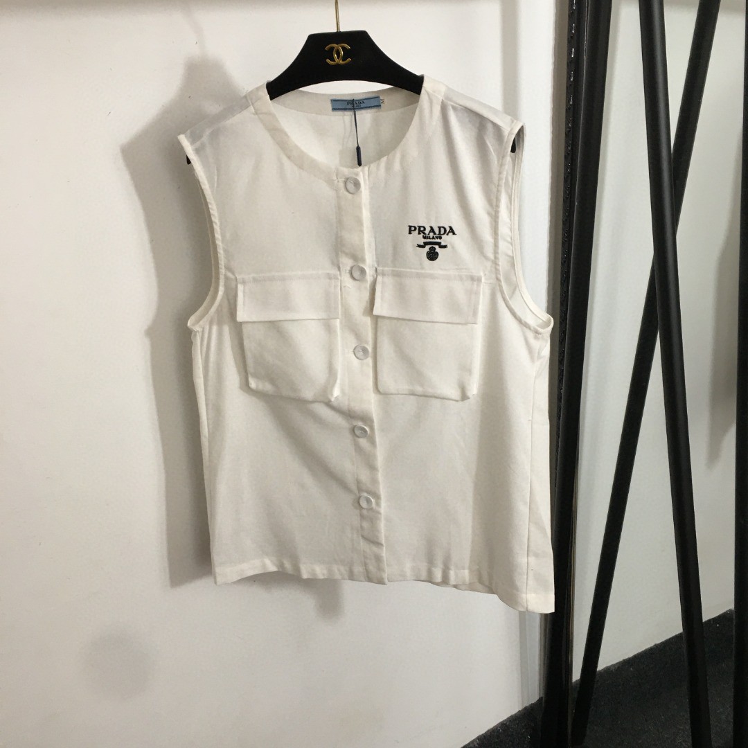 夏新品入荷 女性プラダ セットアップ ?