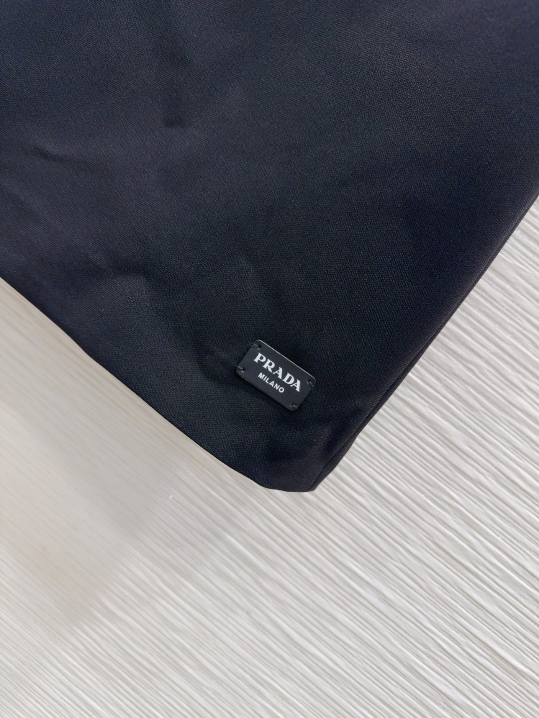 夏新品入荷 女性プラダ 着痩せ安心のスカート ?