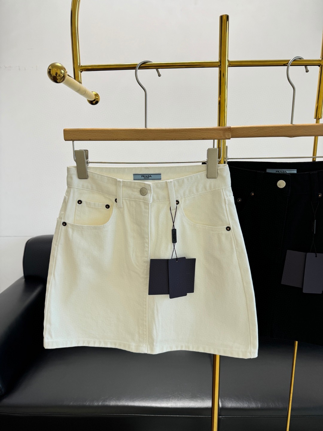 夏新品入荷 女性プラダ 着痩せ安心のスカート ?