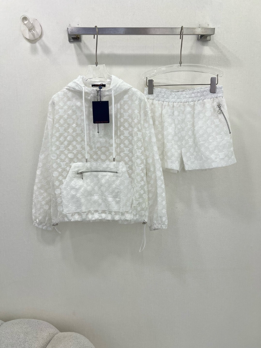 夏新品入荷 女性ルイヴィトン セットアップ