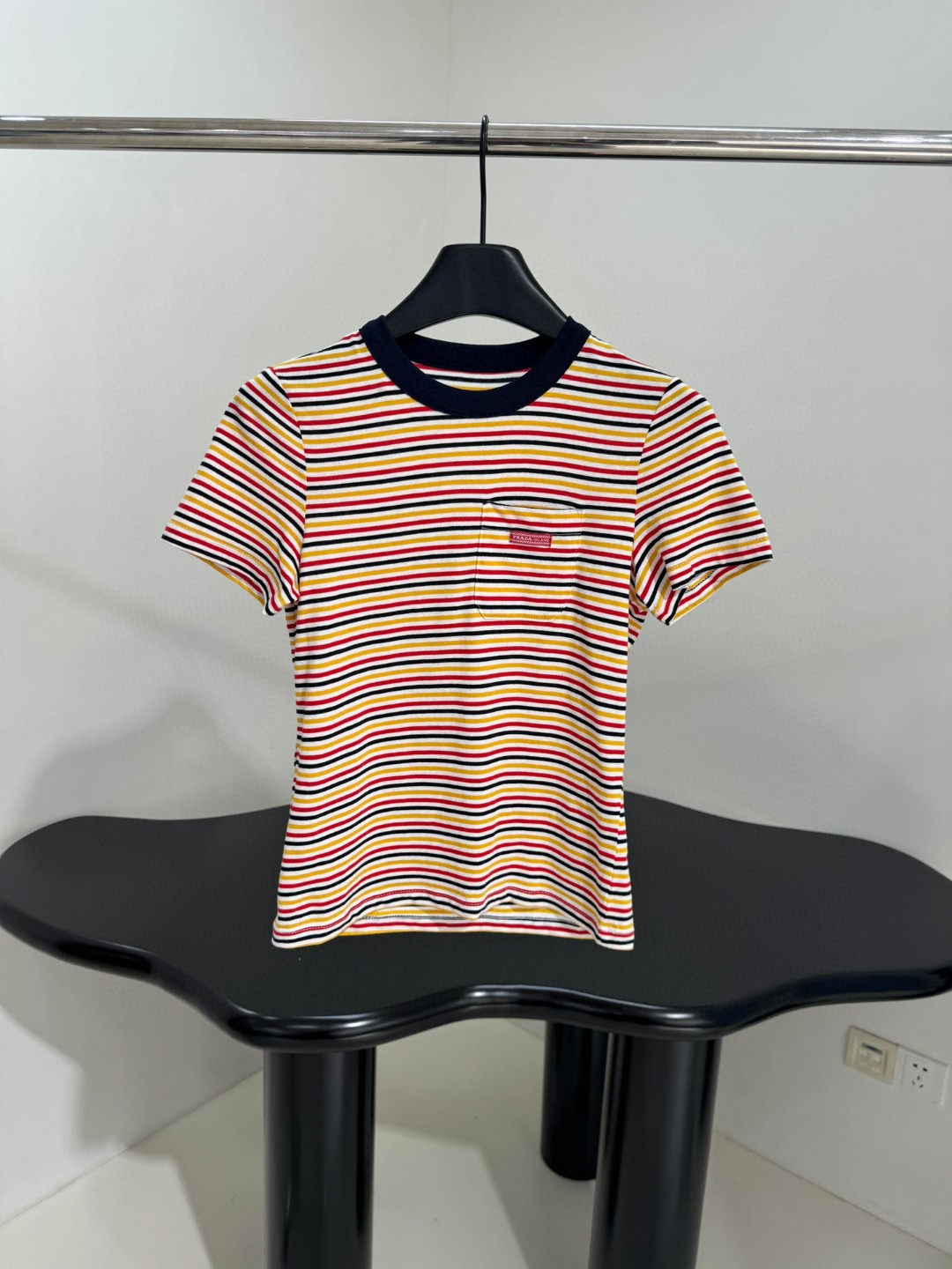 夏新品入荷 女性プラダ トップス Tシャツ