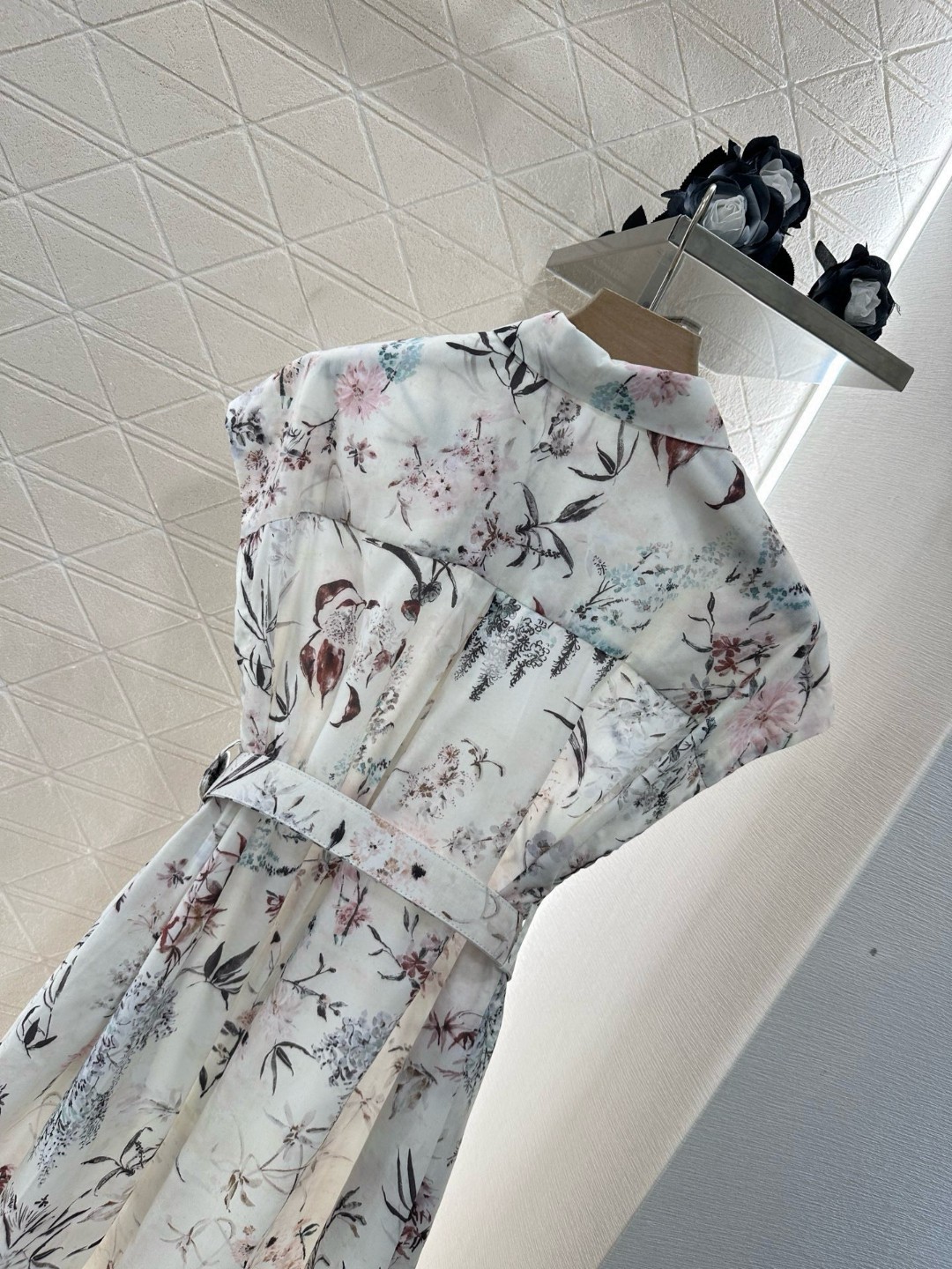 夏新品入荷 女性クリスチャンディオール 着痩せ安心のスカート