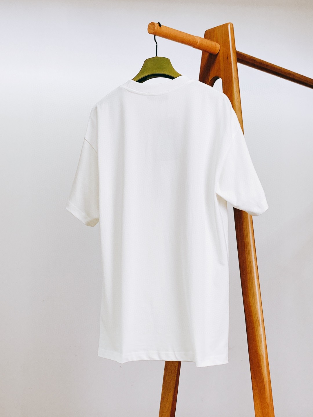 夏新品入荷 女性グッチ トップス Tシャツ