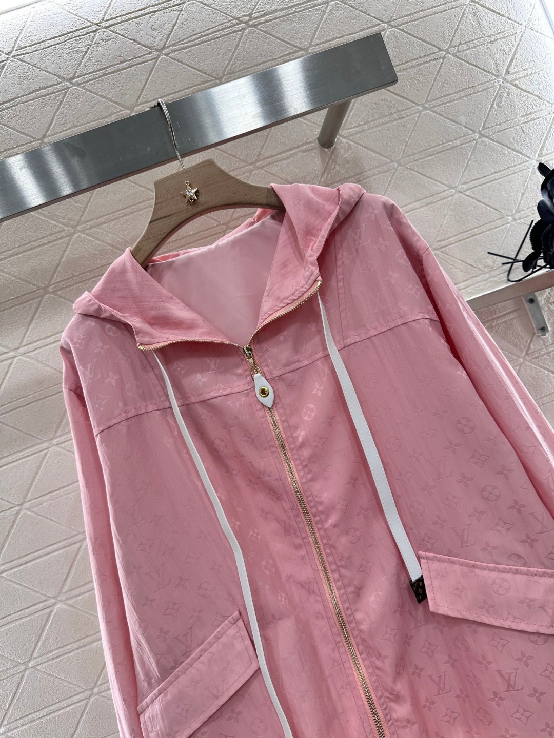 夏新品入荷 女性ルイヴィトン トップス アウター ?