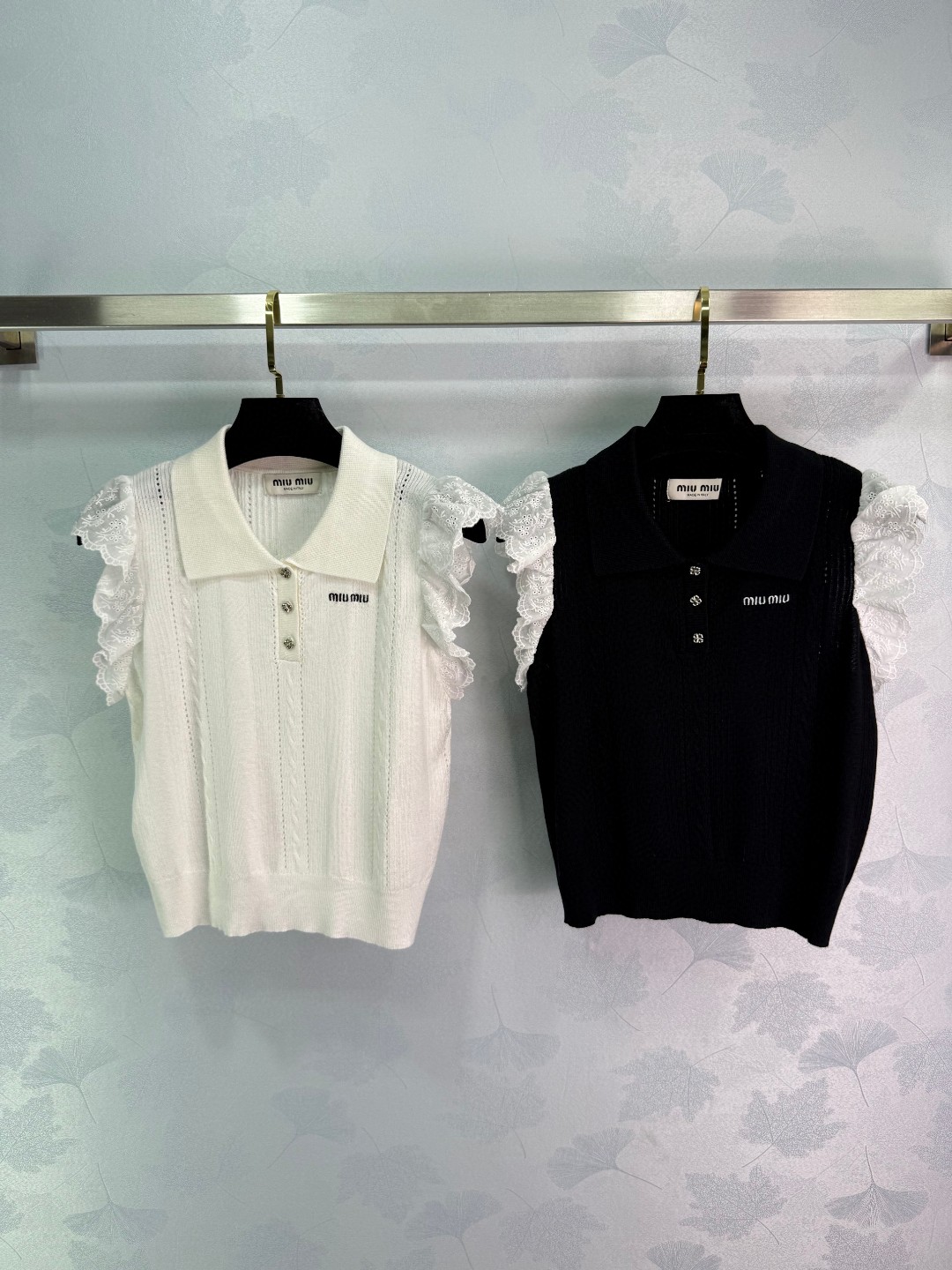 夏新品入荷 女性ミュウミュウ トップス Tシャツ
