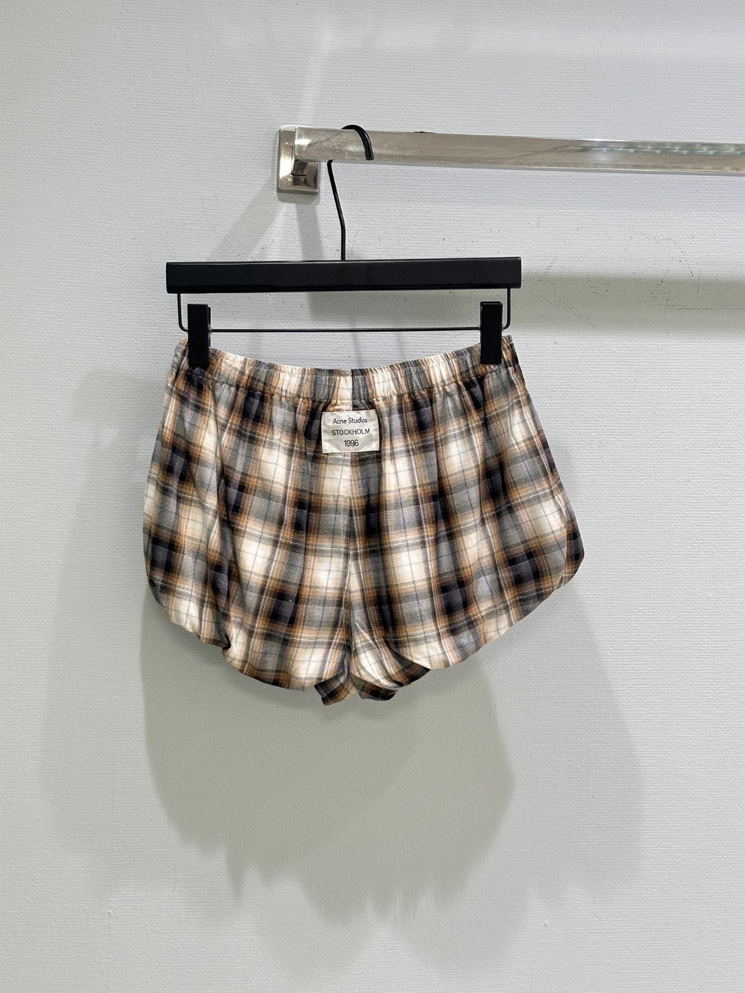 夏新品入荷 女性クリスチャンディオール ボトムス 短いズボン ?