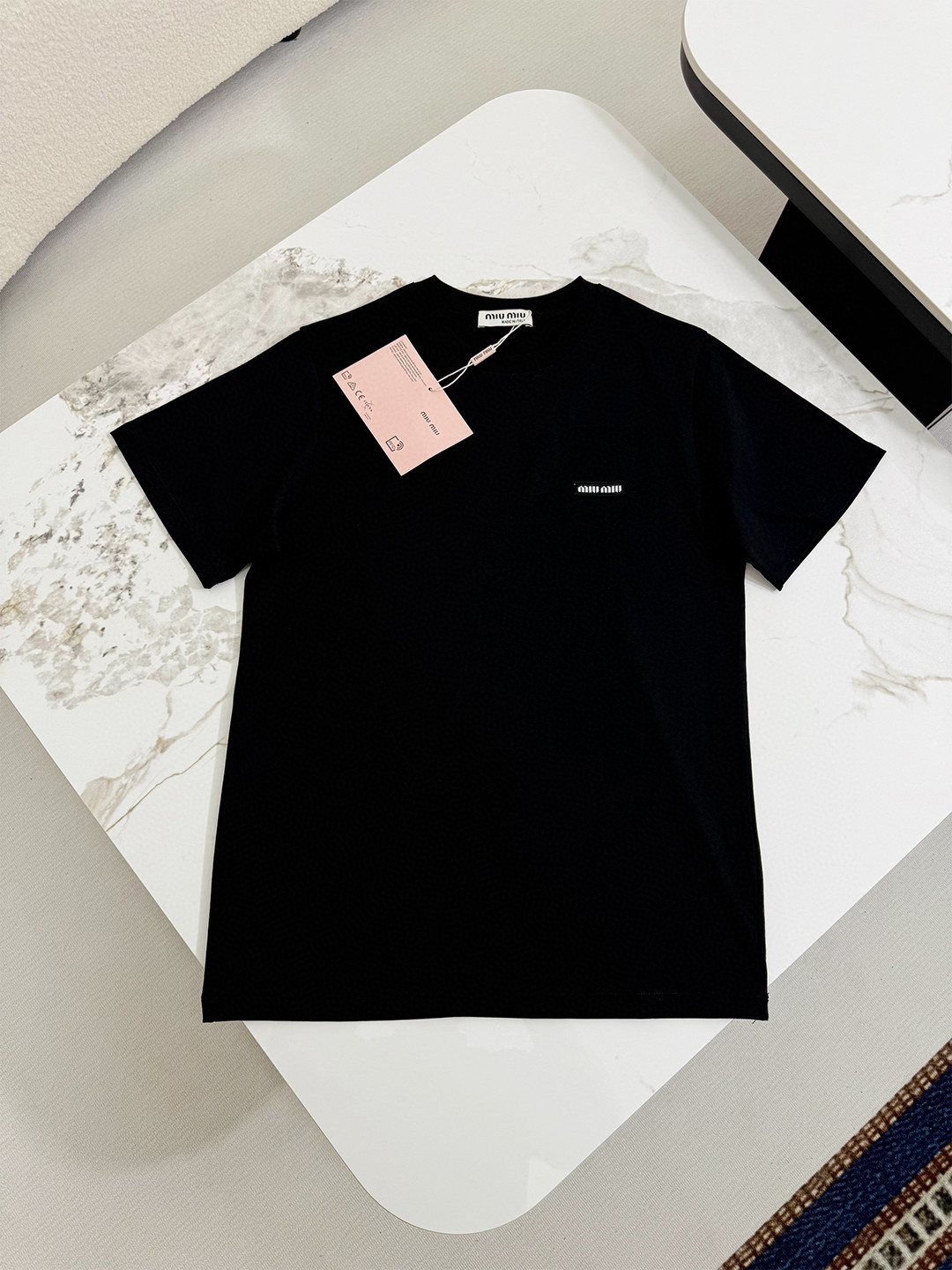 夏新品入荷 女性ミュウミュウ トップス Tシャツ