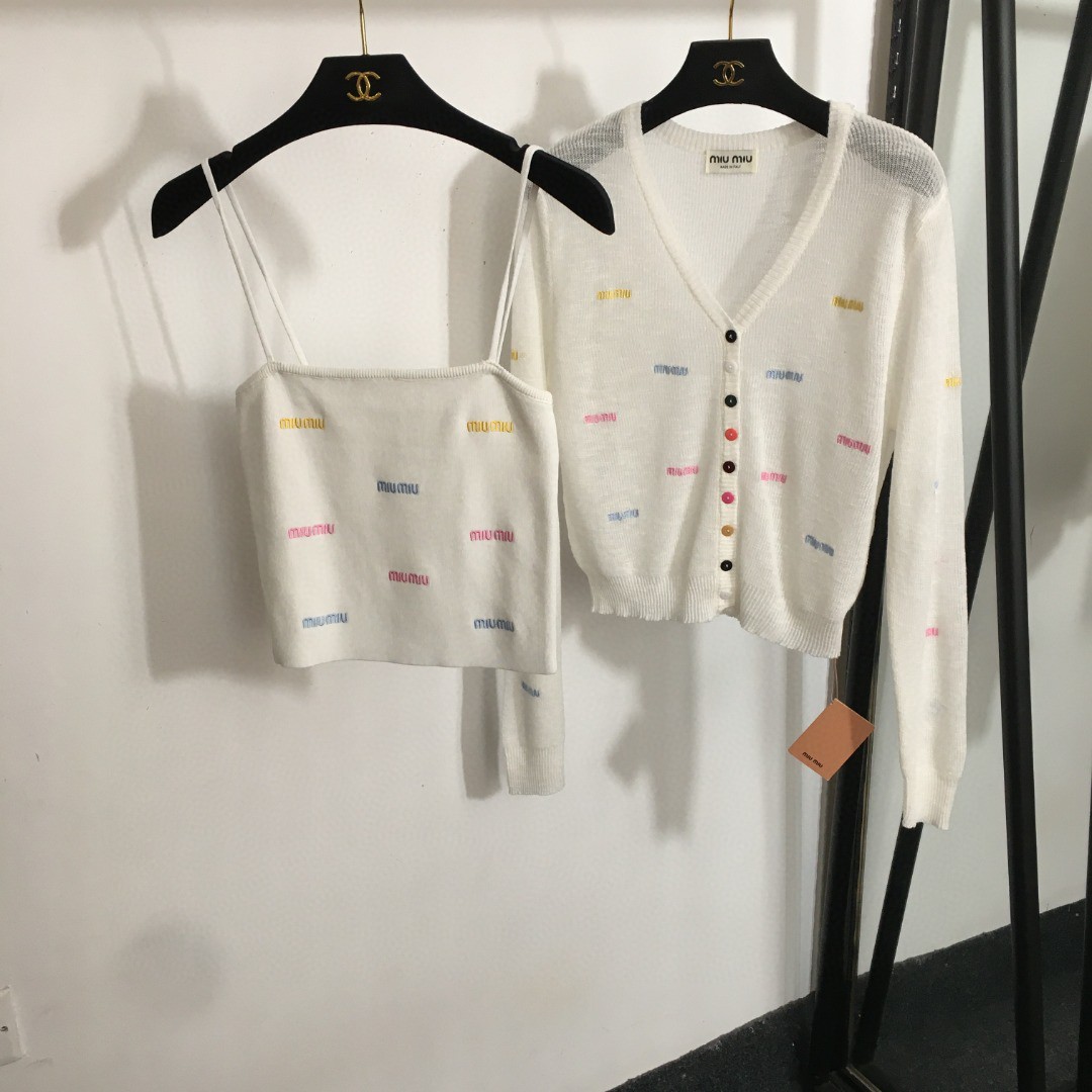 夏新品入荷 女性ミュウミュウ トップス ?