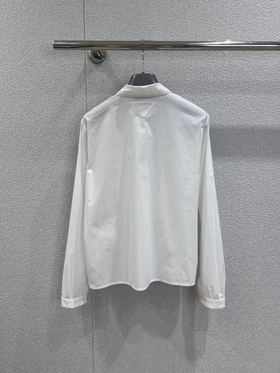 夏新品入荷 女性プラダ ワイシャツ?