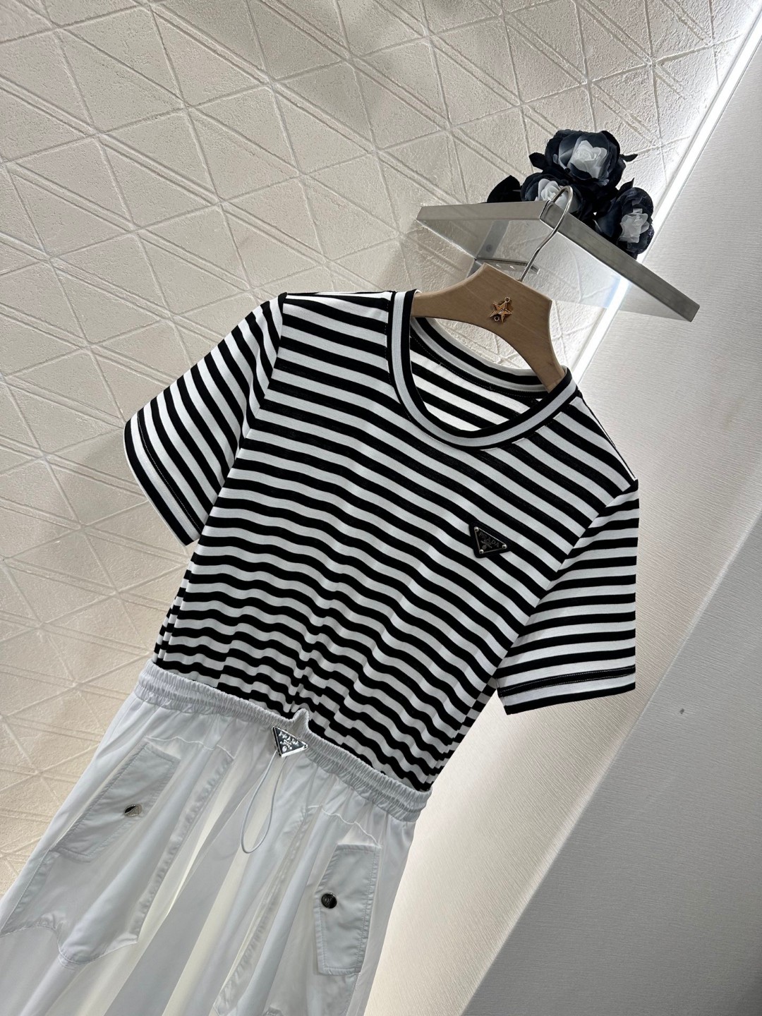 夏新品入荷 女性プラダ 着痩せ安心のスカート