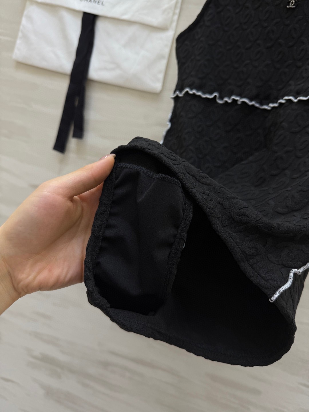 夏新品入荷 女性シャネル ワンピース水着?