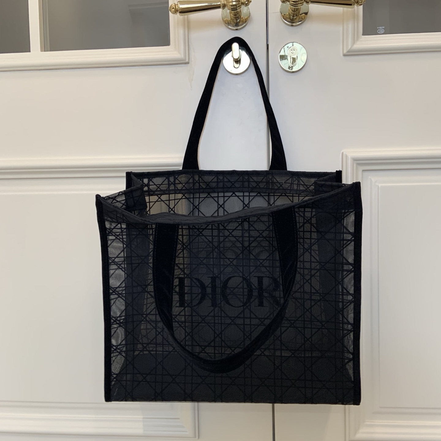 DIOR限定プレゼント！レーストートバッグが高級感抜群｜マミーバッグにも最適 2505