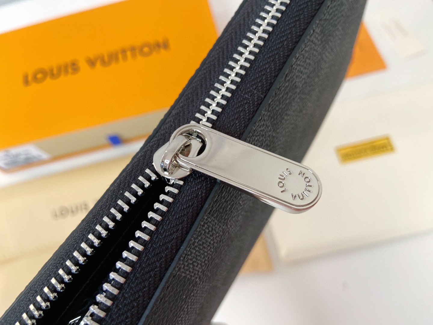 LV ジッピー オーガナイザー ラウンドファスナー 長財布