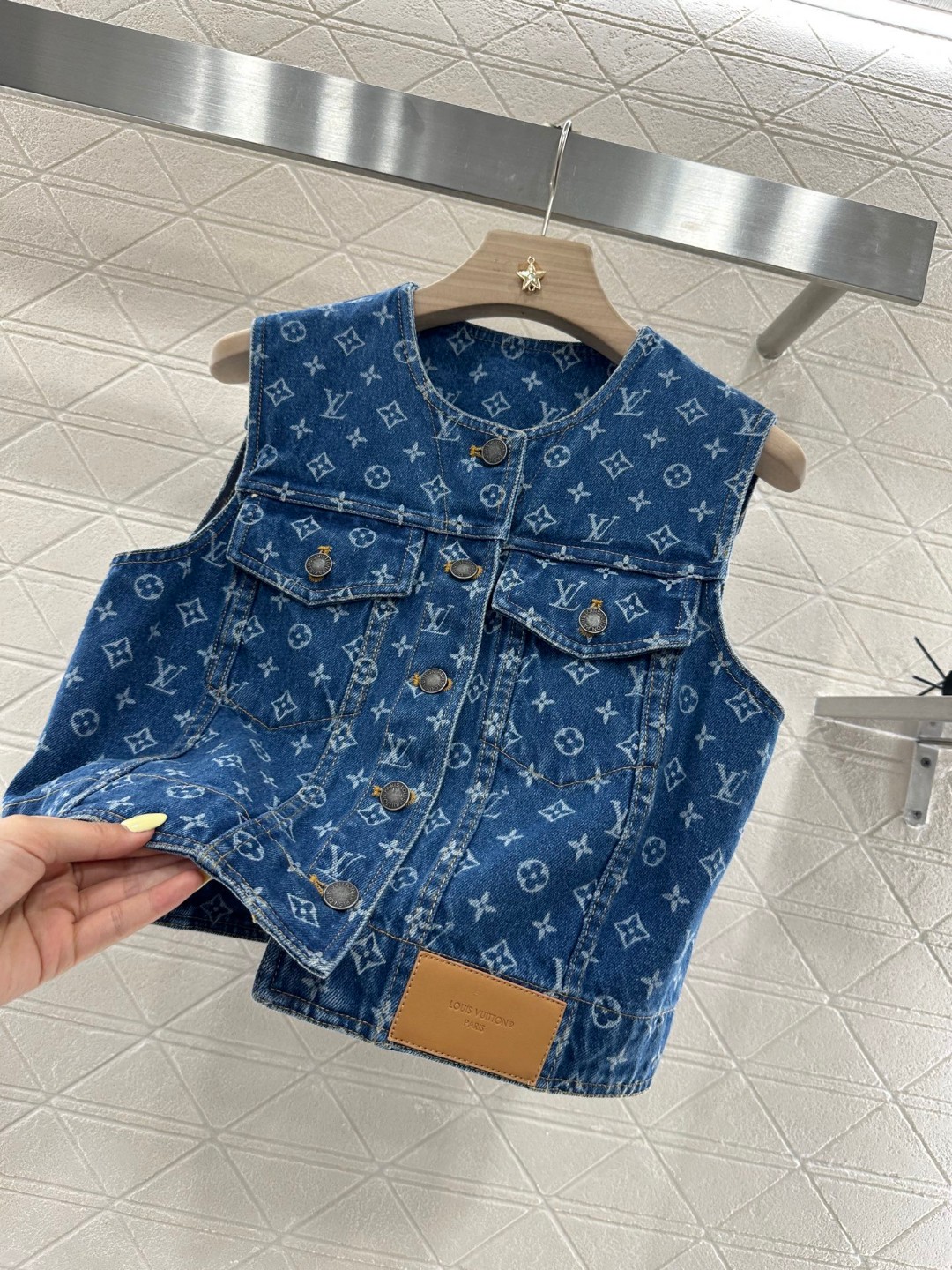 夏新品入荷 女性ルイヴィトン セットアップ 套装?