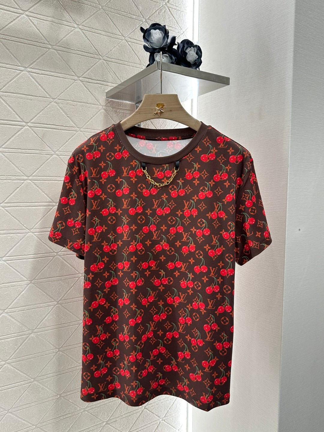 夏新品入荷 女性ルイヴィトン トップス Tシャツ